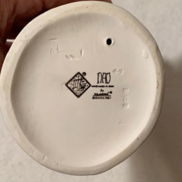 Vintage Lladro NAO Boy Musketeer Swordsman with feather in hat 1987 - Picture 4 of 8